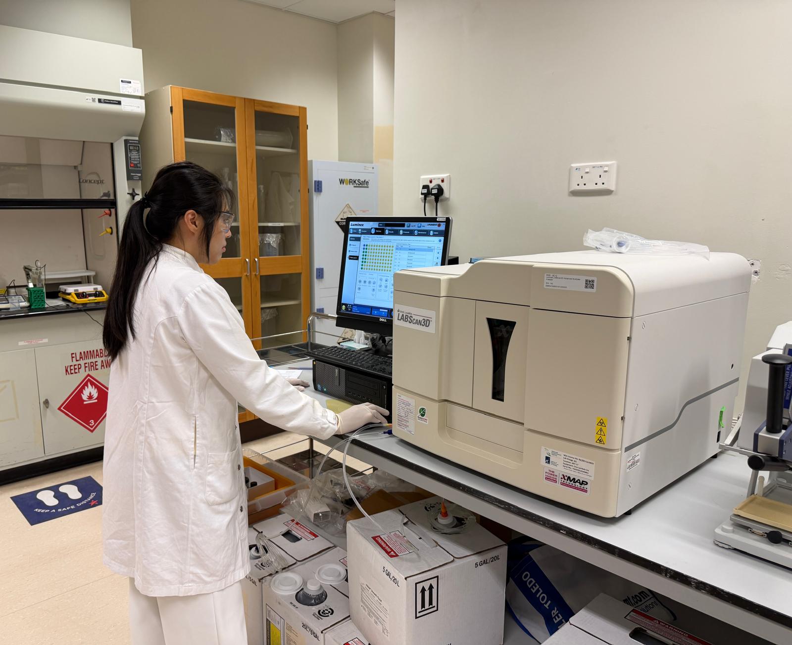 Immunoassay Luminex Flexmap3 D With Operator