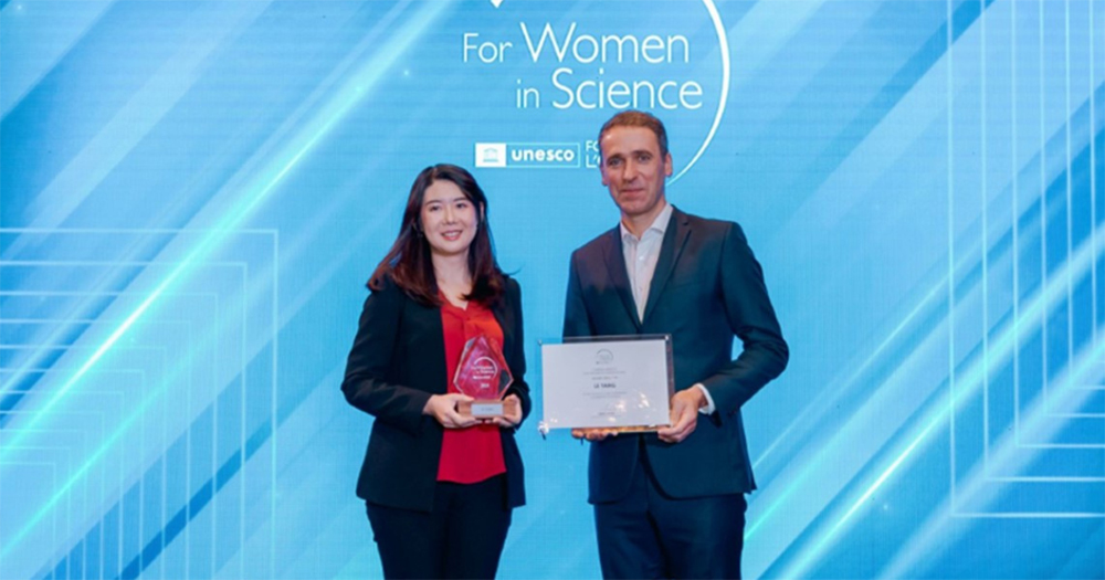 Dr Yang Le - light years ahead - award