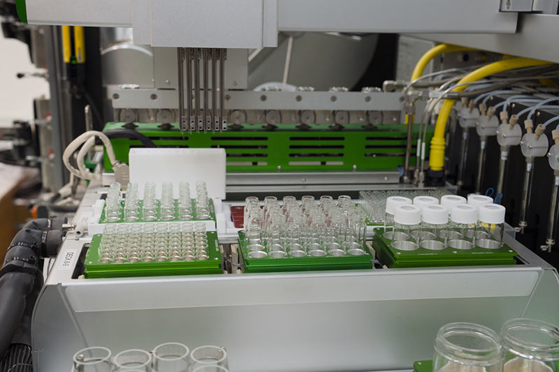 Parallel synthesis zone for 6 SBS plates