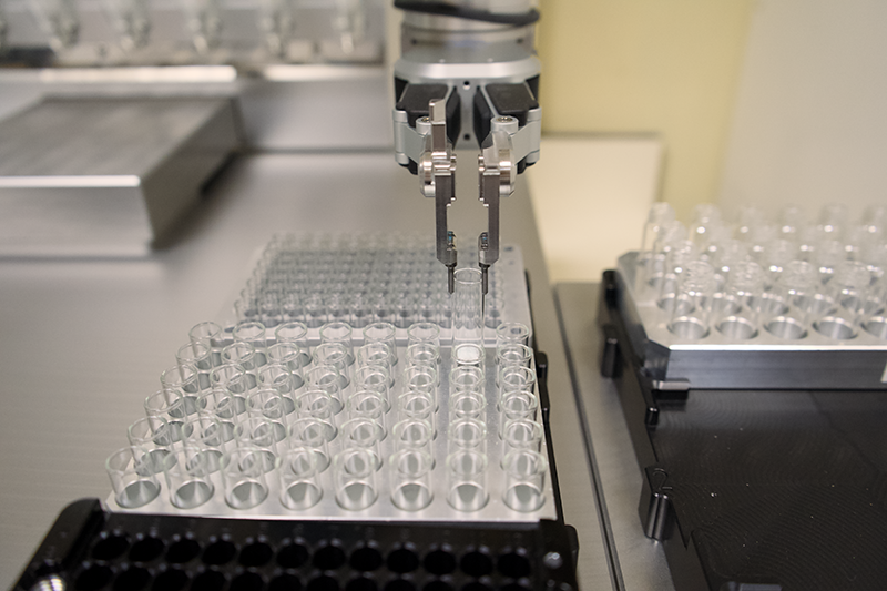 Robot moving vials from SBS plates