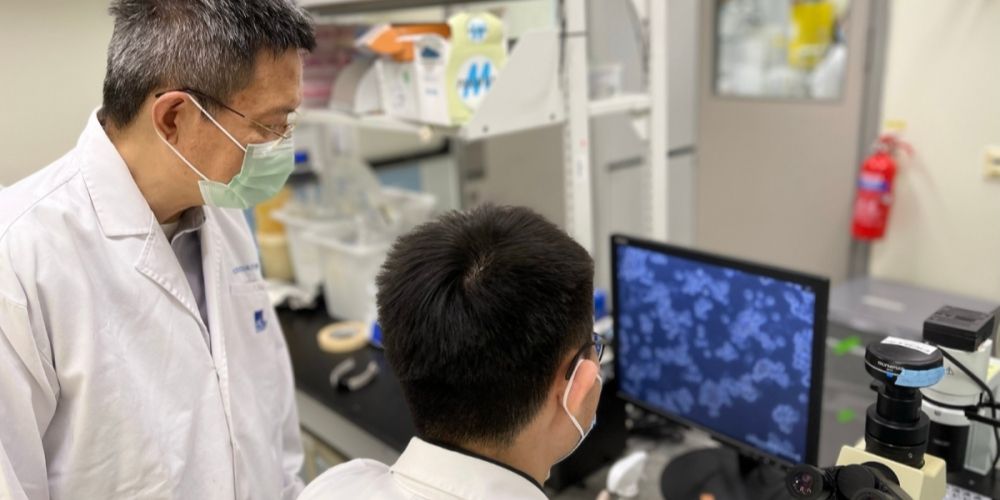 ASTAR_Biology and Engineering Crossing all Borders_Prof Yu and MD-PhD student_1000X500 ASTAR Biology and Engineering Crossing all Borders Prof Yu and MD-PhD student