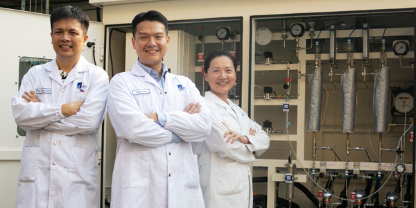 Dr Poh Chee Kok, Dr Daniel Ong and Dr Chen Luwei