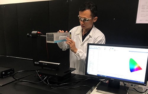 Dr Ronnie Teo testing his high-efficacy UVC solution Dr Ronnie Teo testing his high-efficacy UVC solution