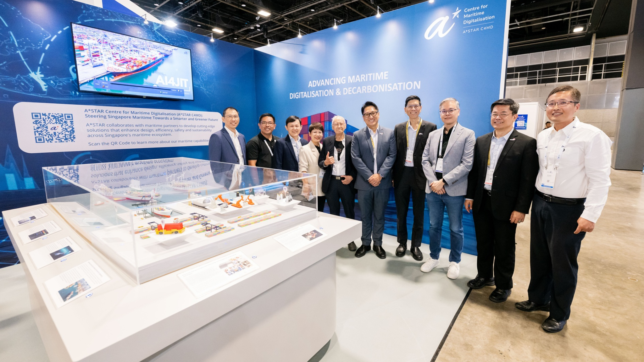 PS MOT-Lau Peet Meng visit at C4MD Booth