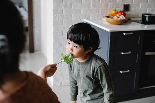 Child eating healthily