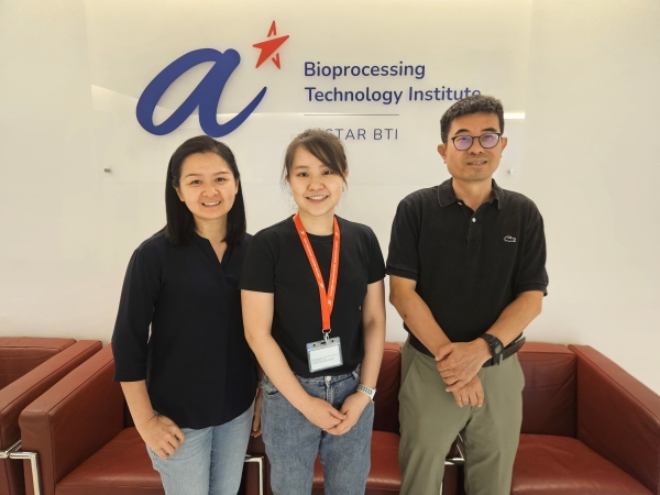2025_10 Grp Photo_Antibodies_Jess, Mariati Ysheng (edit and resize)