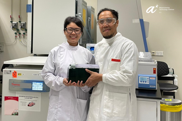 Grp Photo v2 w watermark_Frontiers_Liu Dan, Ahmad Grp Photo v2 w watermark_Frontiers_Liu Dan, Ahmad